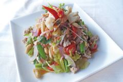 ヤムこんにゃく麺のサラダ¥900